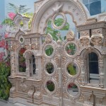 Фаянсовый иконостас в часовне