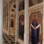 Фаянсовый иконостас в церкви