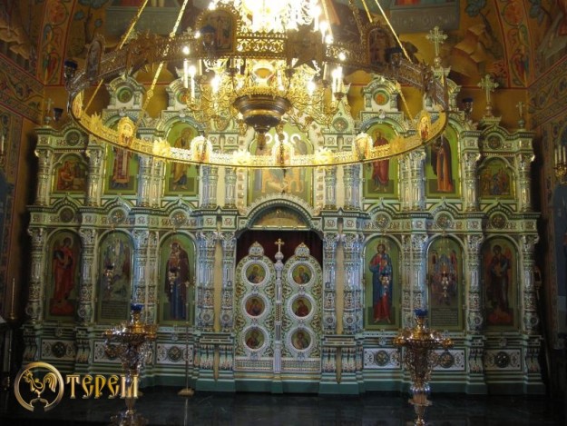 Фаянсовый иконостас в церкви Сергия Радонежского Спасо-Печерского монастыря г. Нижний Новгород