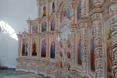 Православный иконостас из фаянса