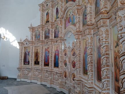 Православный иконостас из фаянса