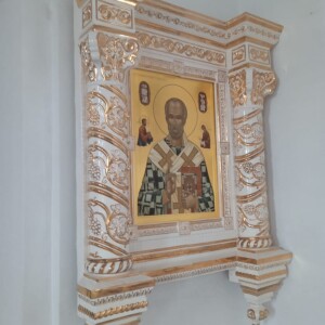 Фаянсовый киот для храма