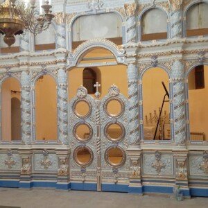 Иконостас в храм