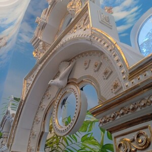 Иконостас в храм