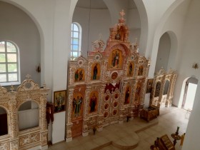 Цветной фаянсовый иконостас