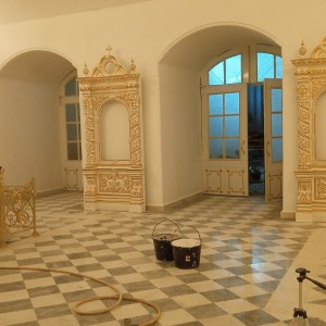 Фаянсовые киоты с росписью золотом